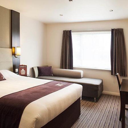 Premier Inn Watford Central Εξωτερικό φωτογραφία