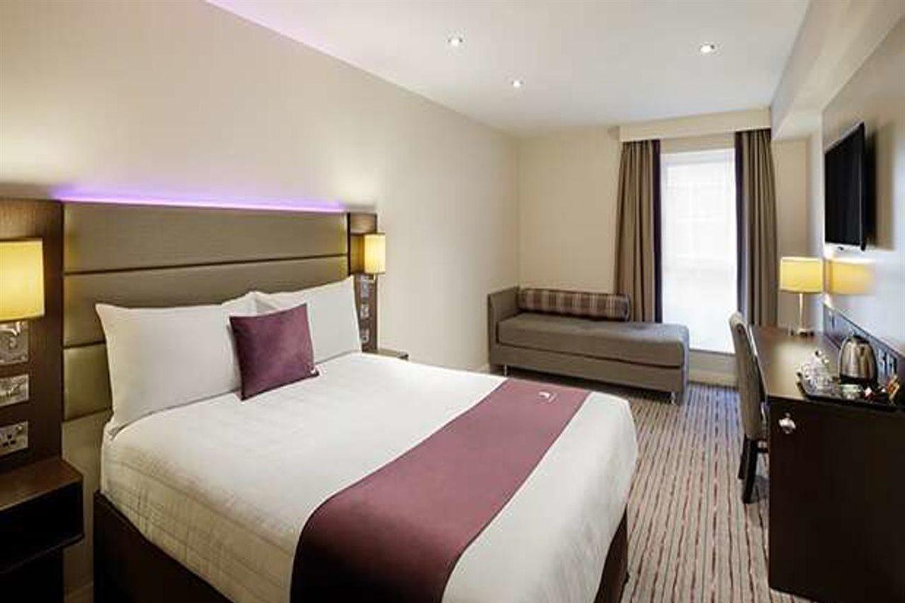 Premier Inn Watford Central Εξωτερικό φωτογραφία