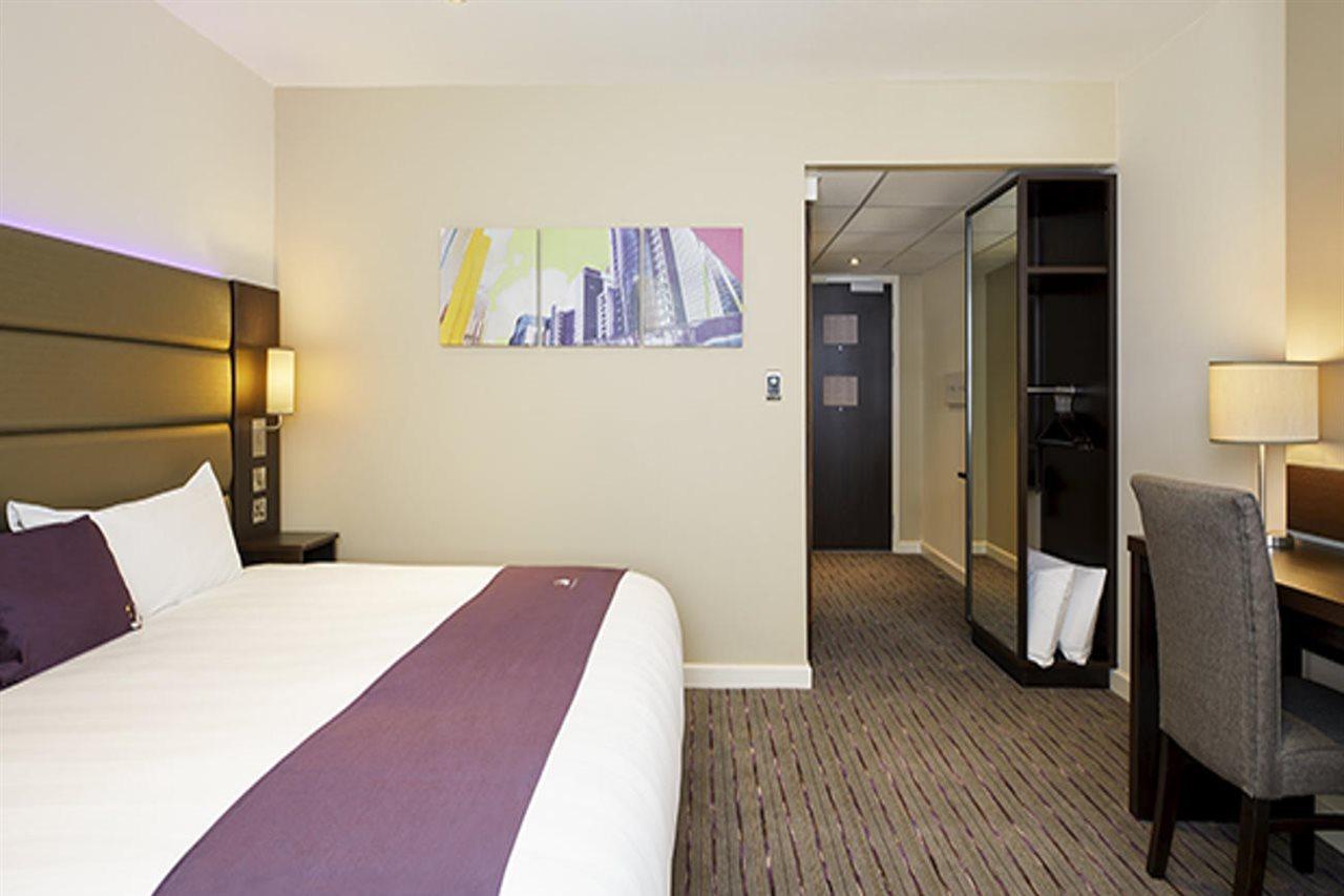 Premier Inn Watford Central Εξωτερικό φωτογραφία