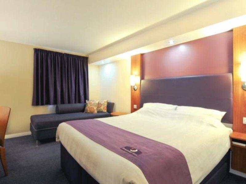 Premier Inn Watford Central Εξωτερικό φωτογραφία
