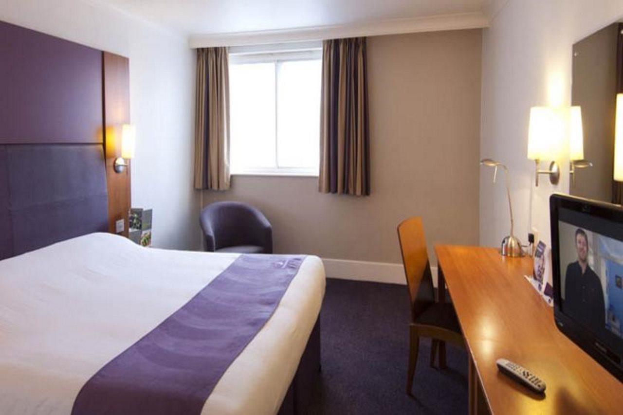 Premier Inn Watford Central Εξωτερικό φωτογραφία