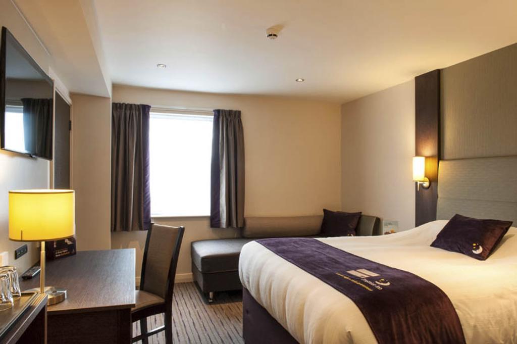 Premier Inn Watford Central Εξωτερικό φωτογραφία