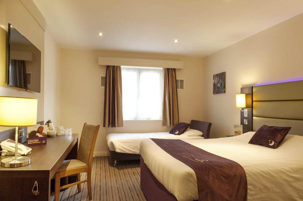 Premier Inn Watford Central Εξωτερικό φωτογραφία