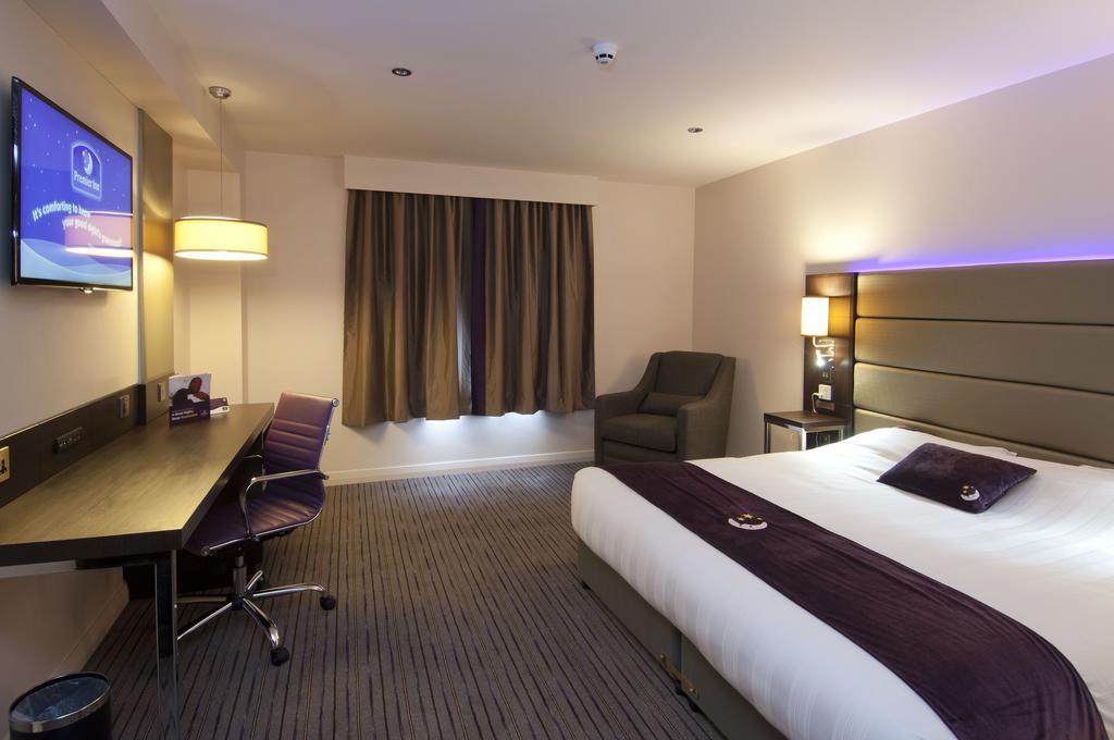 Premier Inn Watford Central Εξωτερικό φωτογραφία