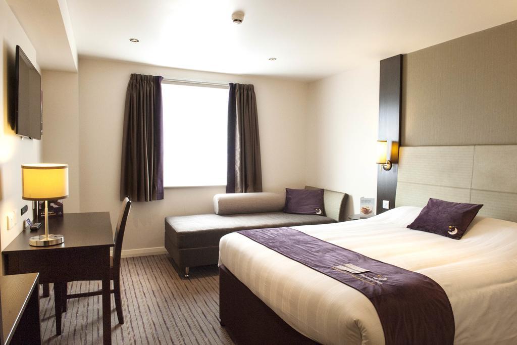 Premier Inn Watford Central Εξωτερικό φωτογραφία