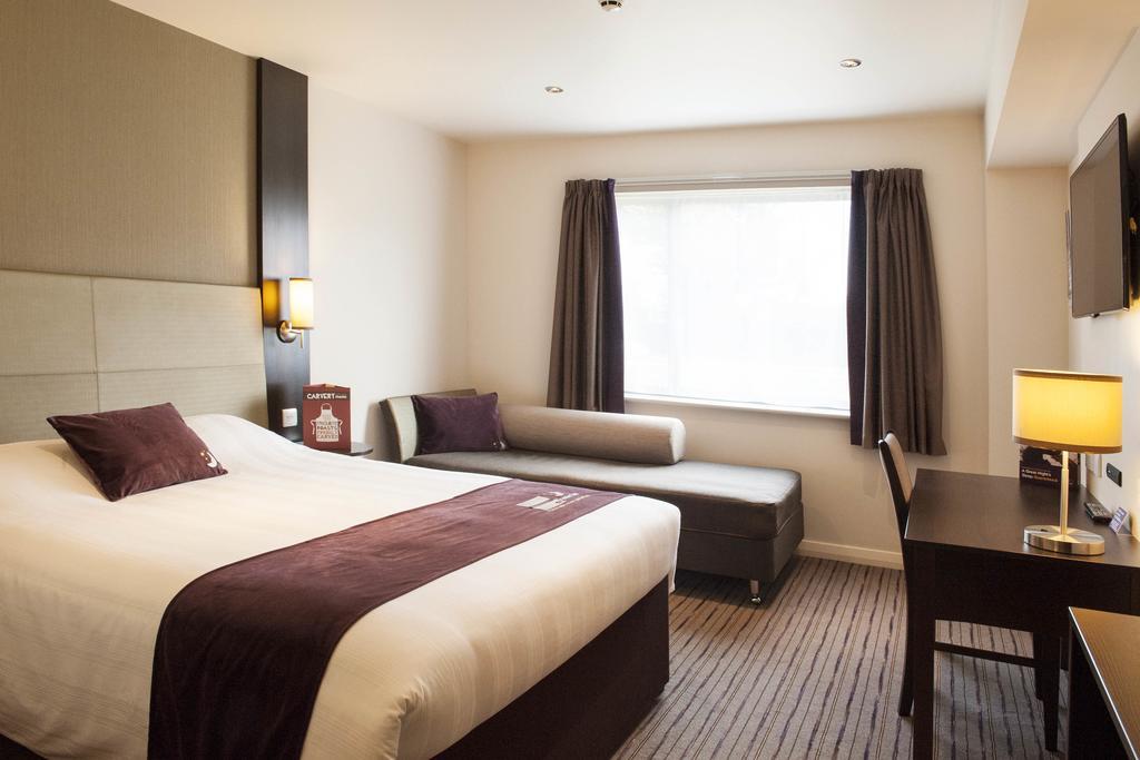 Premier Inn Watford Central Εξωτερικό φωτογραφία