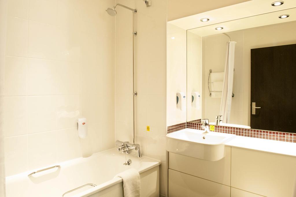 Premier Inn Watford Central Εξωτερικό φωτογραφία