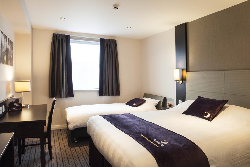 Premier Inn Watford Central Εξωτερικό φωτογραφία