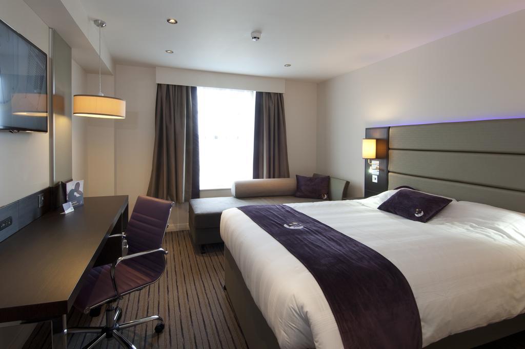 Premier Inn Watford Central Εξωτερικό φωτογραφία