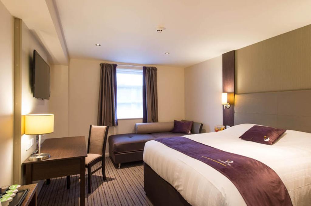 Premier Inn Watford Central Εξωτερικό φωτογραφία